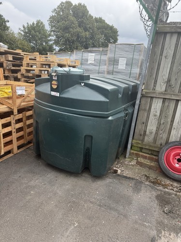 Oil storage tank - tank, bunded